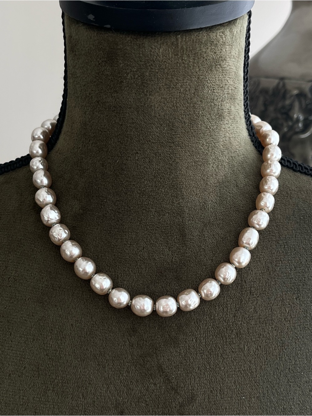 Vintage Miriam Haskell Classic Beige Glass Baroque Pearl Beaded Necklace